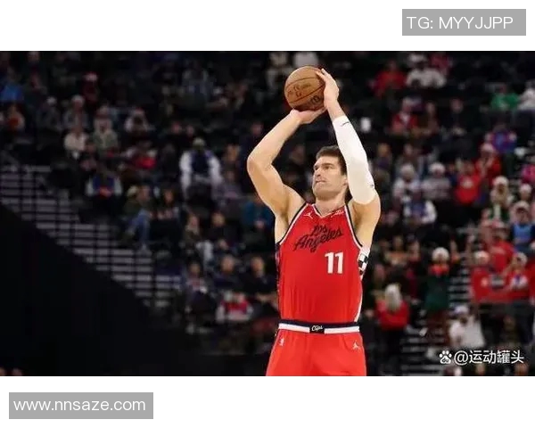 布鲁克洛佩斯：从篮筐守护者到全能得分手的华丽转身