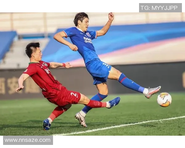 上海足球队在冠军赛中的默契配合与战术执行分析 上海足球队在冠军赛中的默契配合与战术执行分析