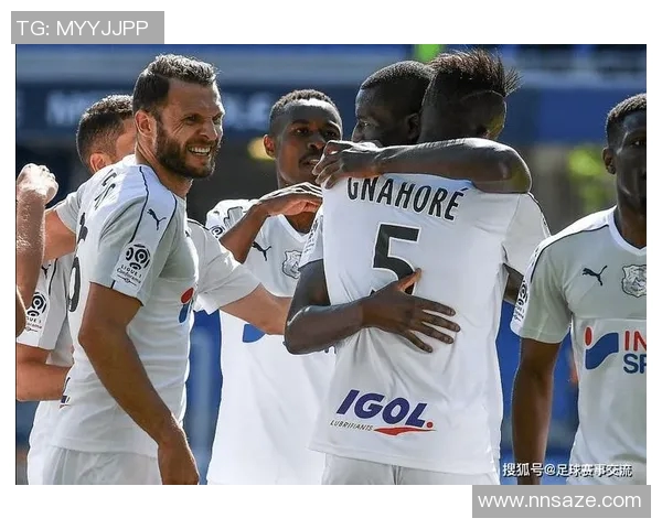 布鲁马波与天狼星的激烈对决揭示了足球战术的新趋势与未来发展方向 布鲁马波与天狼星的激烈对决揭示了足球战术的新趋势与未来发展方向