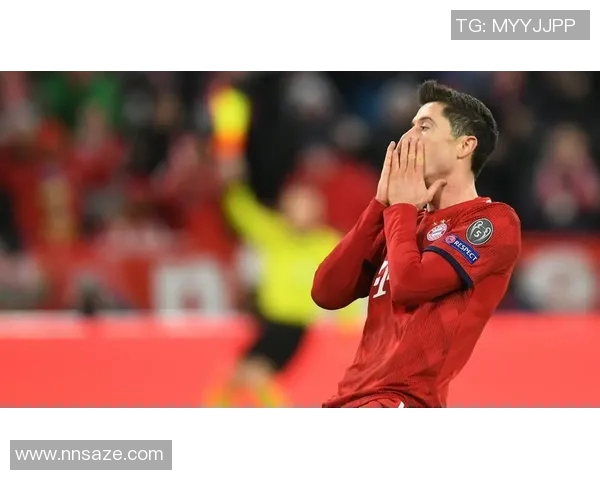 莱万在欧冠赛场表现惊艳10场打入12球稳居射手榜首位