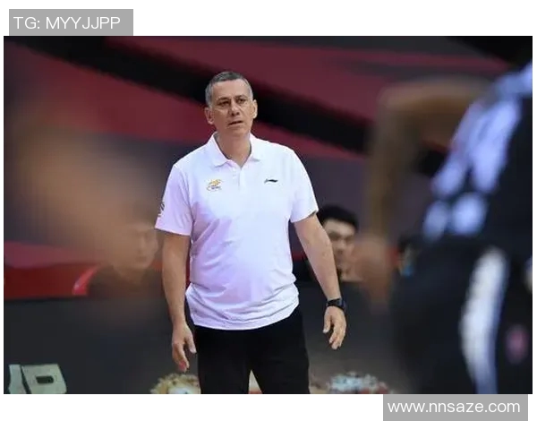 马丁内斯的传奇旅程：从青涩球员到世界足球巨星的蜕变与成就